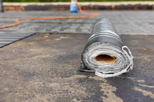 Steam barrier rollers for roofing, bituminous membrane to be welded with flame on flat roof